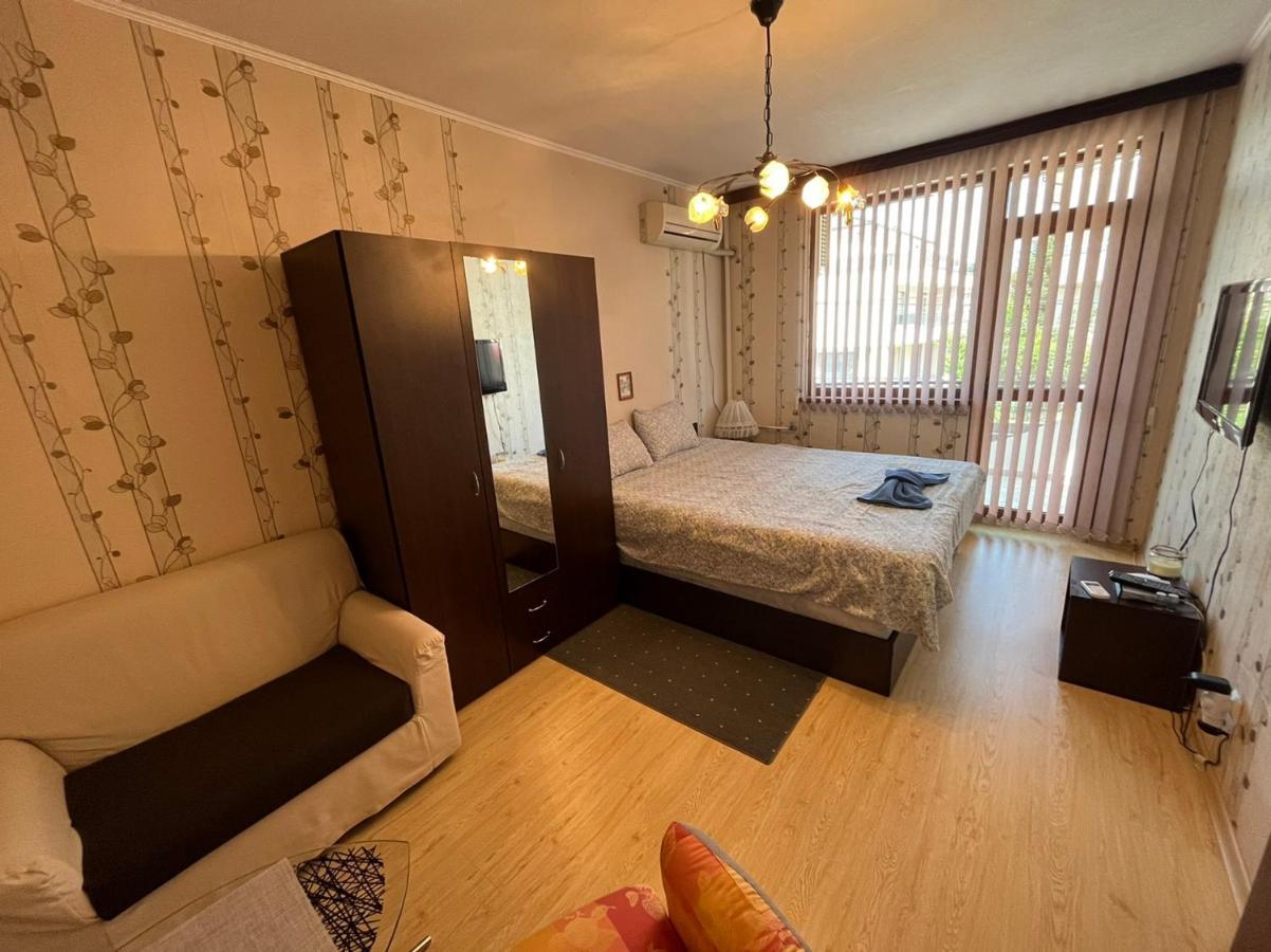 Izgrev Sarafovo Hotell Burgas Exteriör bild