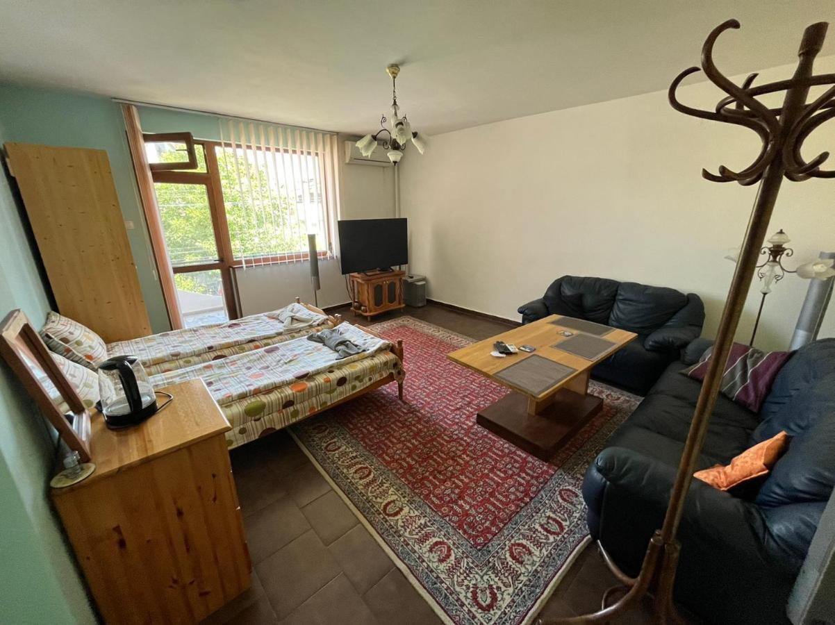 Izgrev Sarafovo Hotell Burgas Exteriör bild