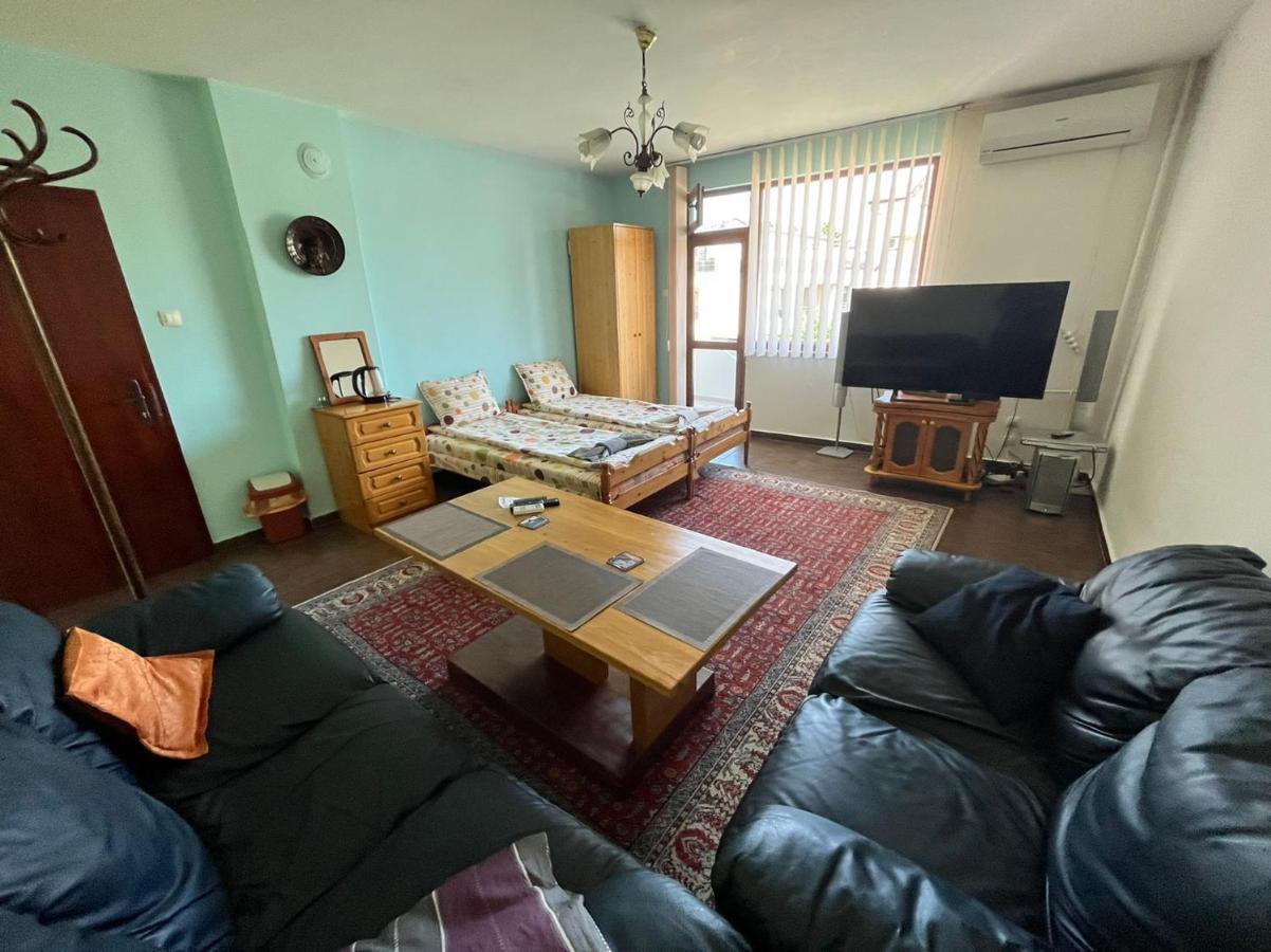 Izgrev Sarafovo Hotell Burgas Exteriör bild