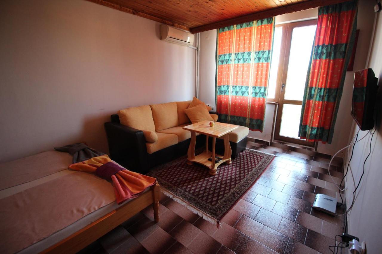 Izgrev Sarafovo Hotell Burgas Exteriör bild