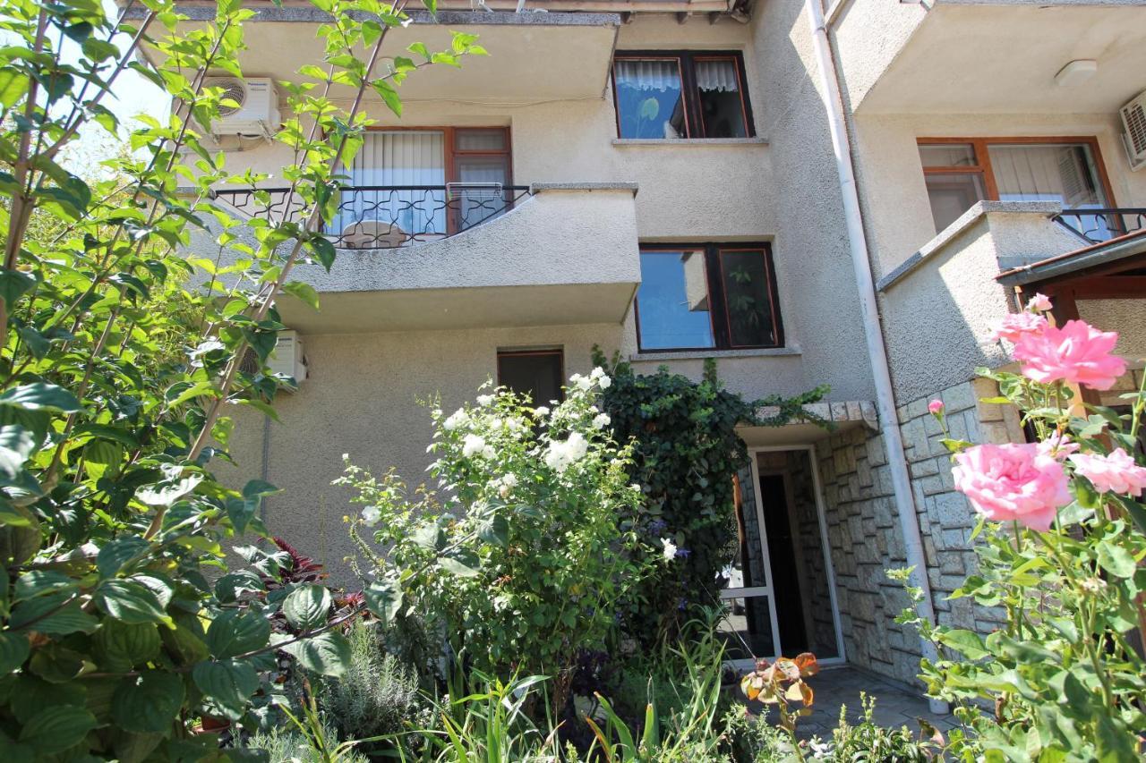 Izgrev Sarafovo Hotell Burgas Exteriör bild