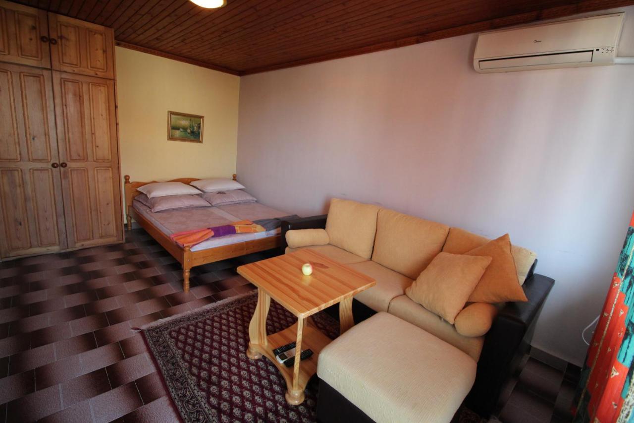 Izgrev Sarafovo Hotell Burgas Exteriör bild
